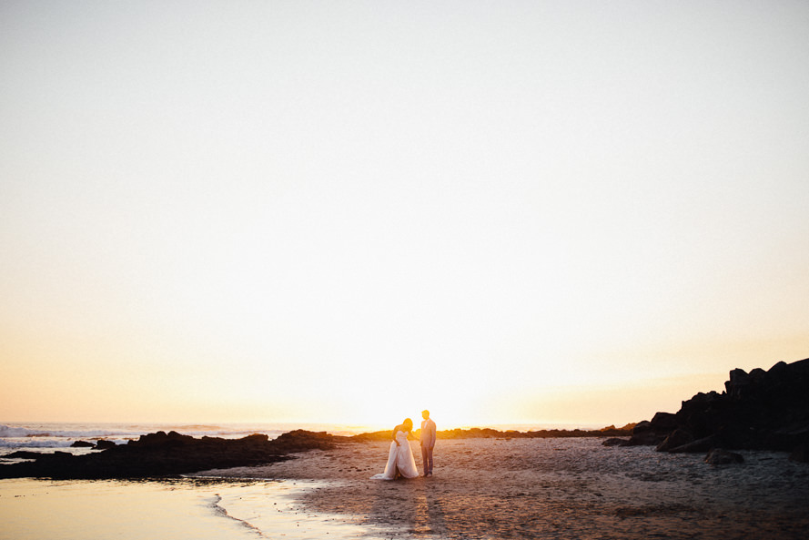 Strandhochzeit mit SonnenuntergangHochzeit am Strand bei Sonnenuntergang- Aufgenommen von Carmen and Ingo Photography